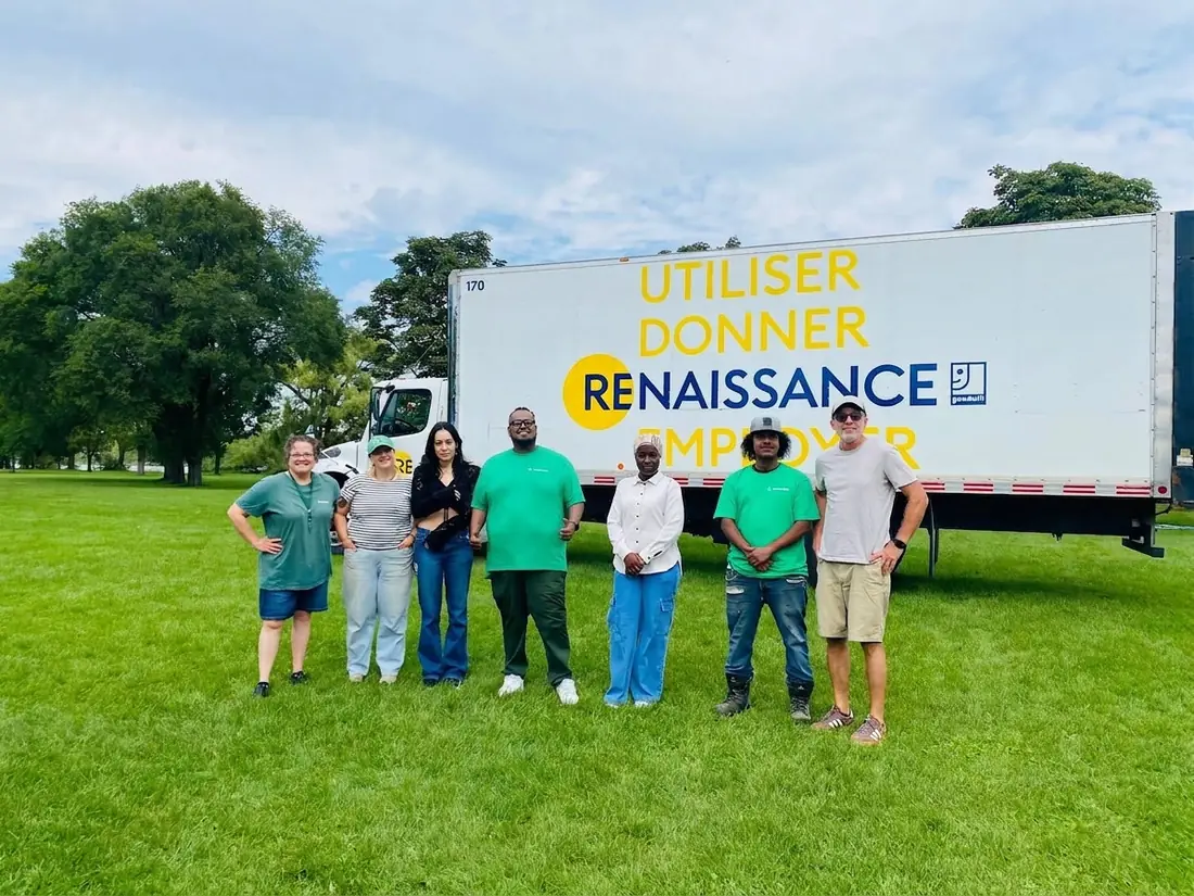L'équipe du Festival du Troc devant le camion de Renaissance, au parc René-Lévesque de Lachine